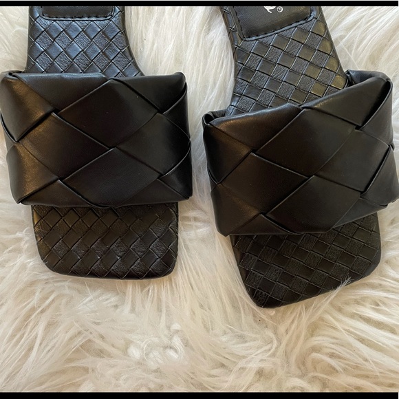 🆕 Black Quilted Square Toe Flat Sandals - Picture 10 of 14